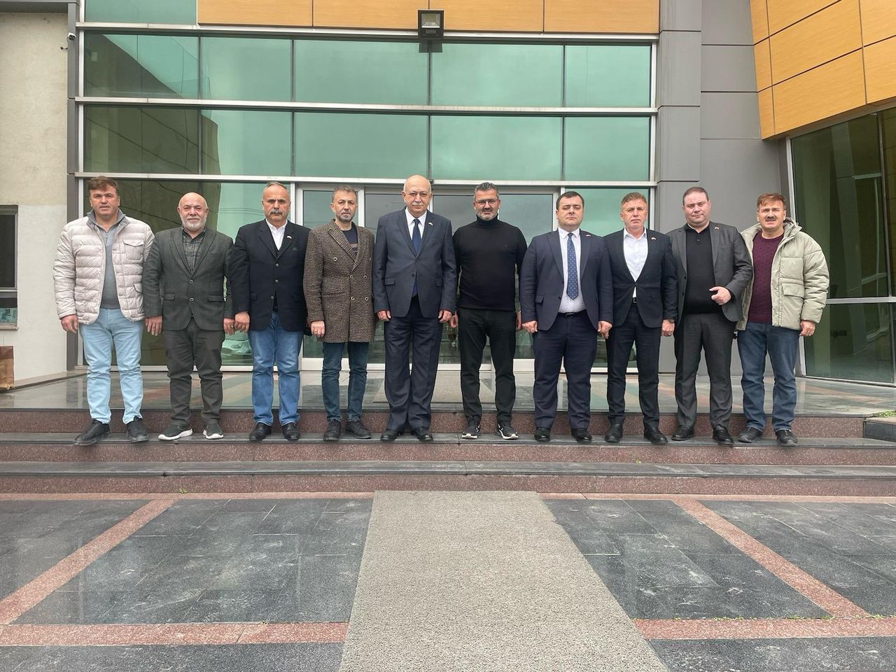 Gürcistan'ın Trabzon Başkonsolosu, bölgesel gelişmeleri ele aldığı bir ziyaret gerçekleştirdi.