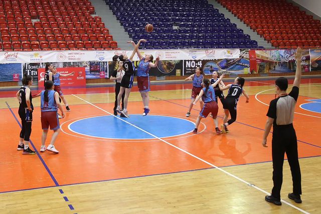 Ordu'da Hararetli Başlayan U16 Kızlar Bölgesel Basketbol Şampiyonası