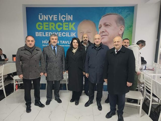 AK Parti Milletvekilleri, Belediye Başkanı ve adaylar Ünye'de seçim çalışmalarını sürdürdü