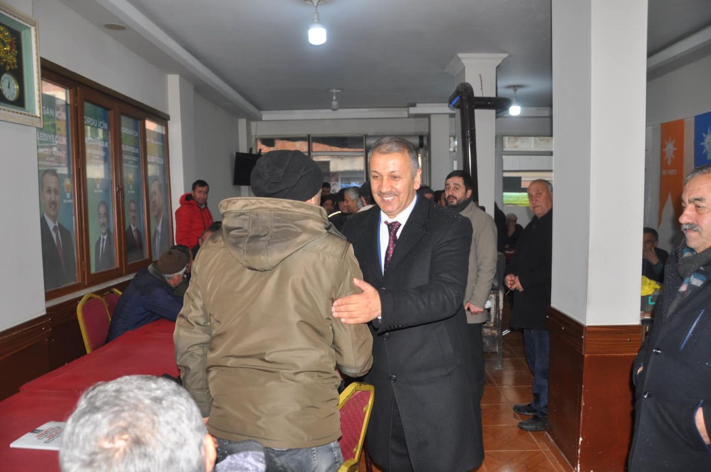 Korgan Belediye Başkanı Tuncay Kiraz, Salı Pazarı'nı ziyaret etti