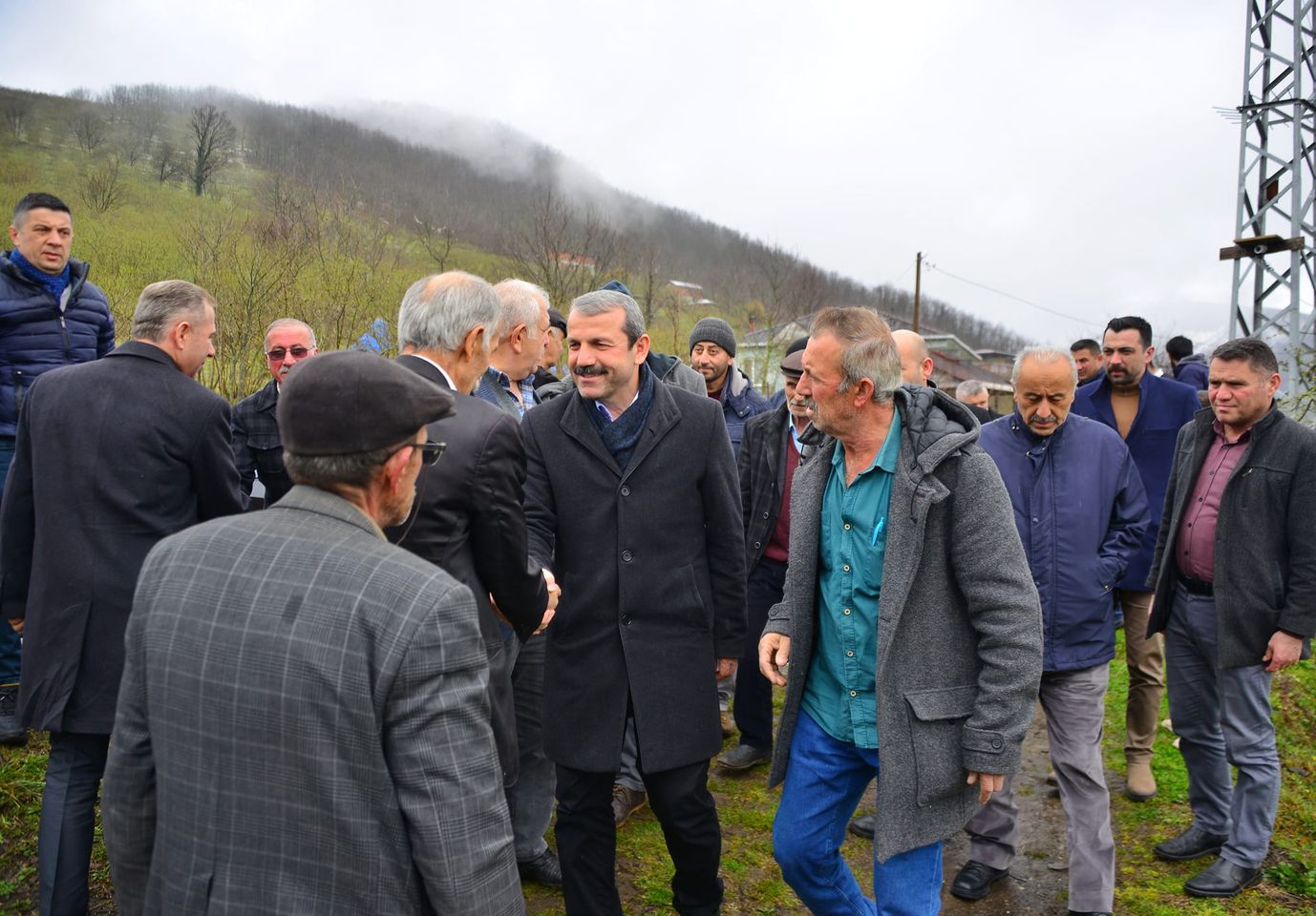 MHP Akkuş İlçe Başkanı ve Adayları Halkla Buluştu