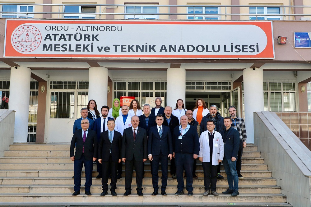 Vali Erol, Altınordu Atatürk Mesleki ve Teknik Anadolu Lisemizi ziyaret etti.