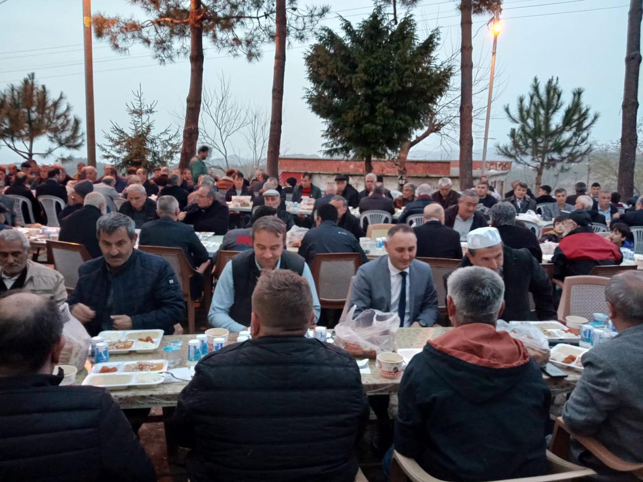 Fatsa Belediye Başkan Yardımcısı Ruhi Özbay, Tayalı Mahallesi'nde düzenlenen geleneksel iftar programına katıldı, dayanışmayı pekiştirdi.